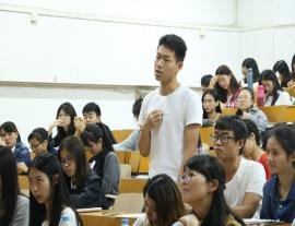 学生代表提问 (3)